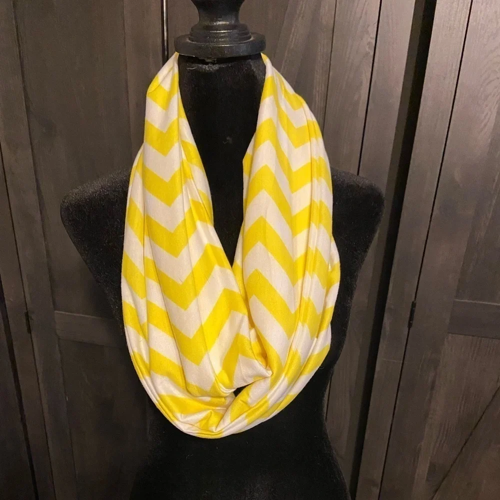 Yellow chevron infinity scarf - Picture 1 of 3